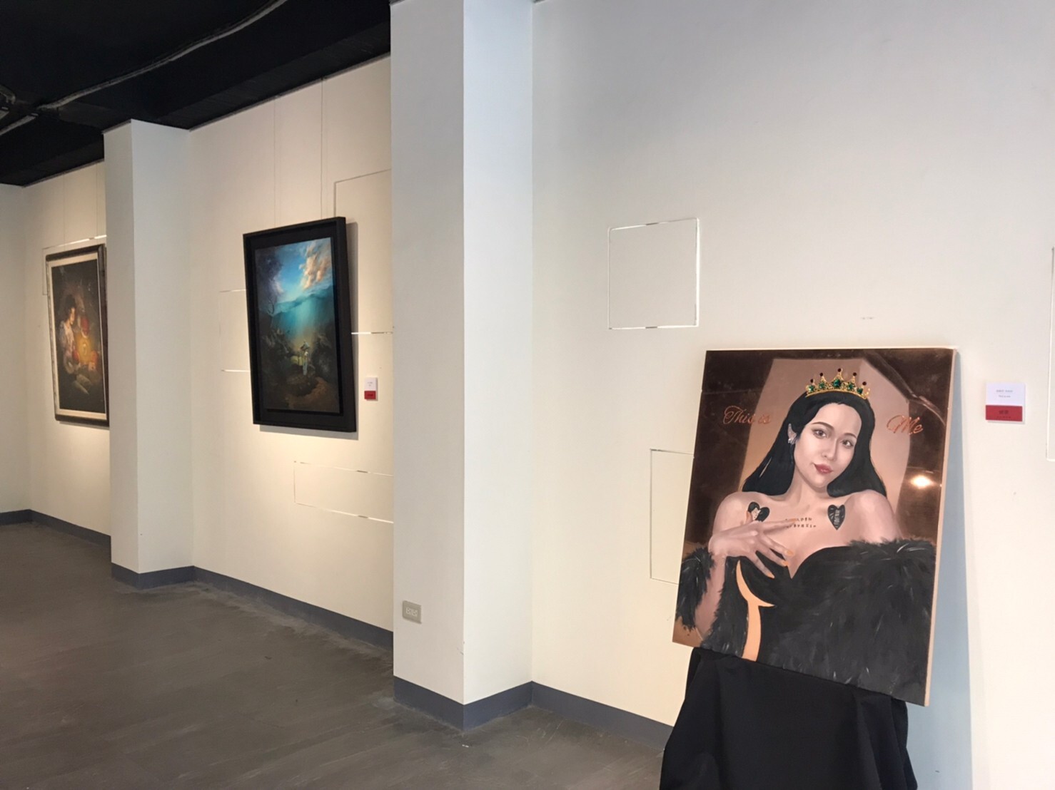 「2022年南應大藝術獎」將於5/25（三）13:00準時在南應大美術系館一樓畫廊One空間外廣場舉行頒獎，並於14:10進行「視訊青年藝術論壇」。
