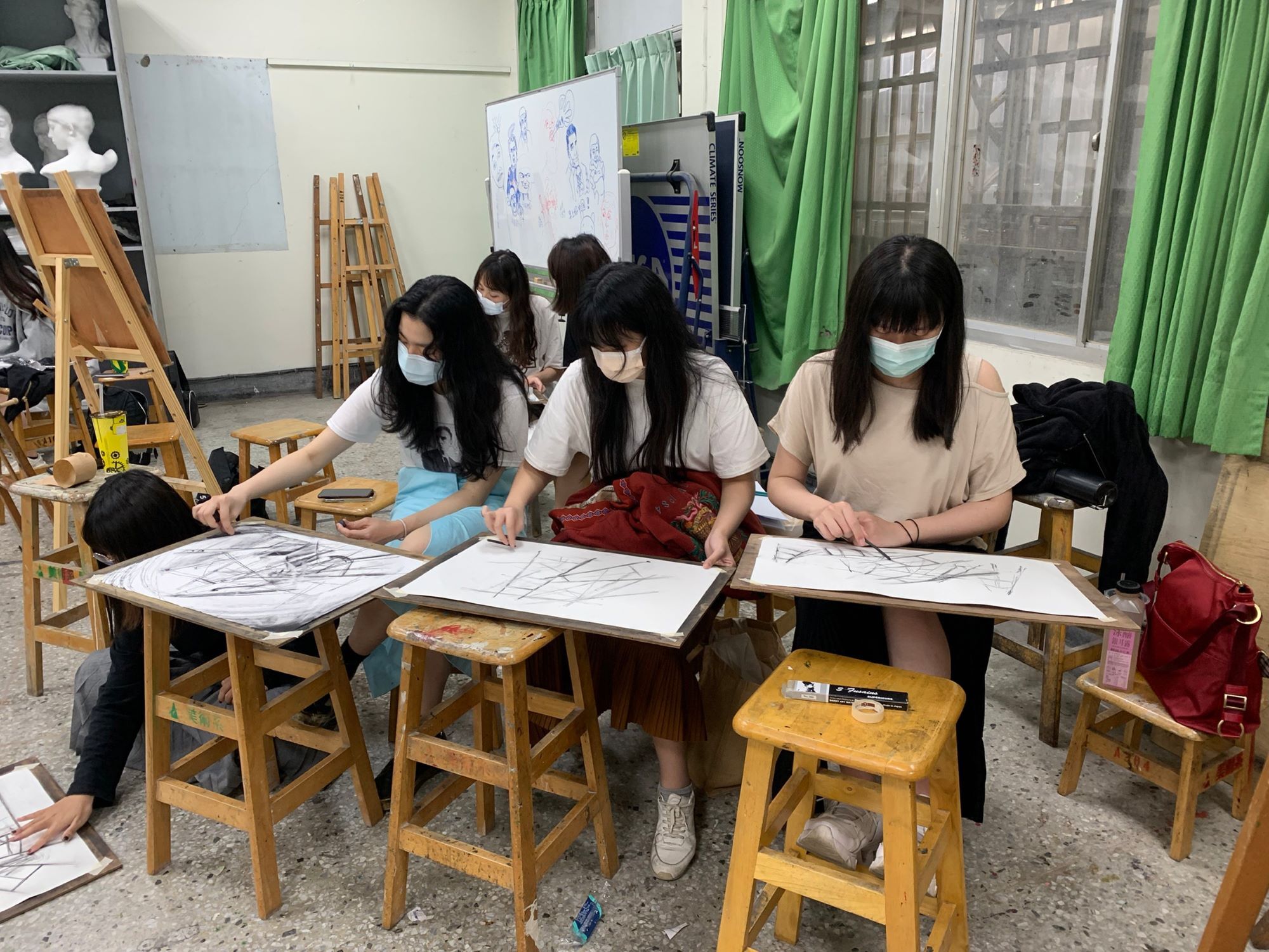 6/6 ( 一 ) 早上 10:00開幕:藝意不明_台南應用科技大學美術系七美五B升級展 6/6 ( 一)~ 6/10(五)