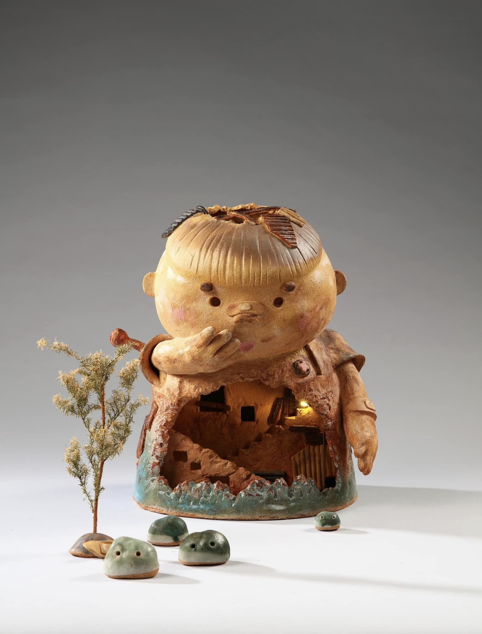 李曜辰 Lee Yao-chen 相遇 Encounter 2023 陶瓷 / 複合媒材 Ceramic Mixed Media 30 x 69 x 67 cm