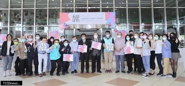 南應大美術系畢業作品南市議會開展 展現學生創意及想像力