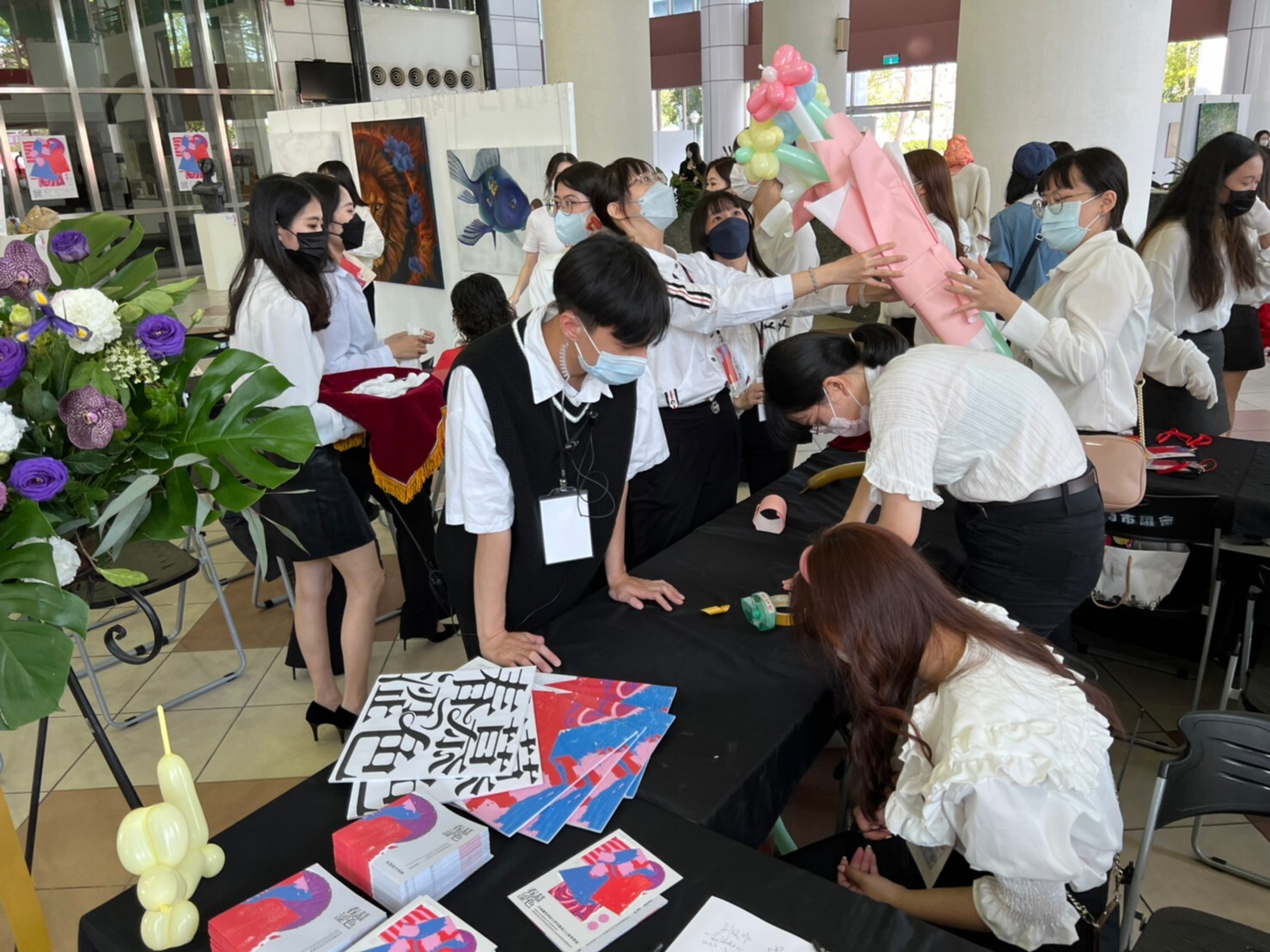 南應大美術系畢業作品南市議會開展 展現學生創意及想像力