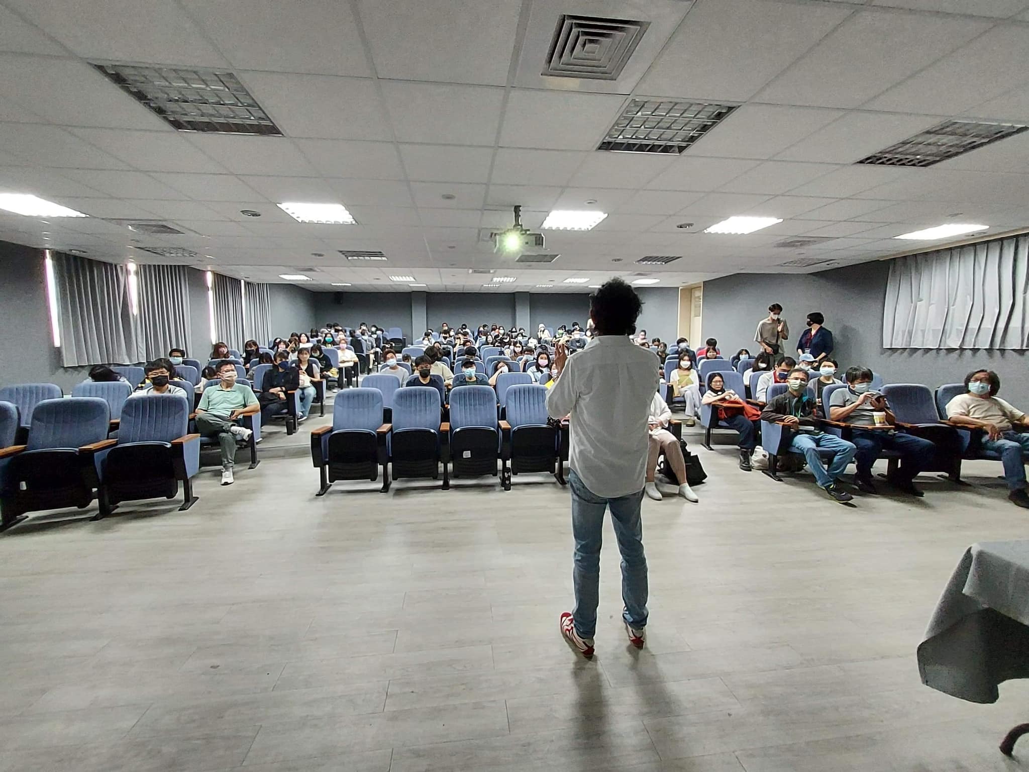 2022.11.3亞太畫廊協會聯盟首任主席王瑞棋應邀於南應大美術系演講