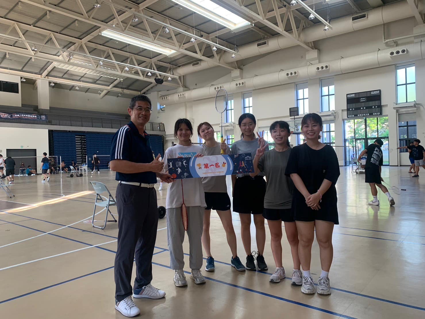 羽球 女子組 南應大美術系 第一名