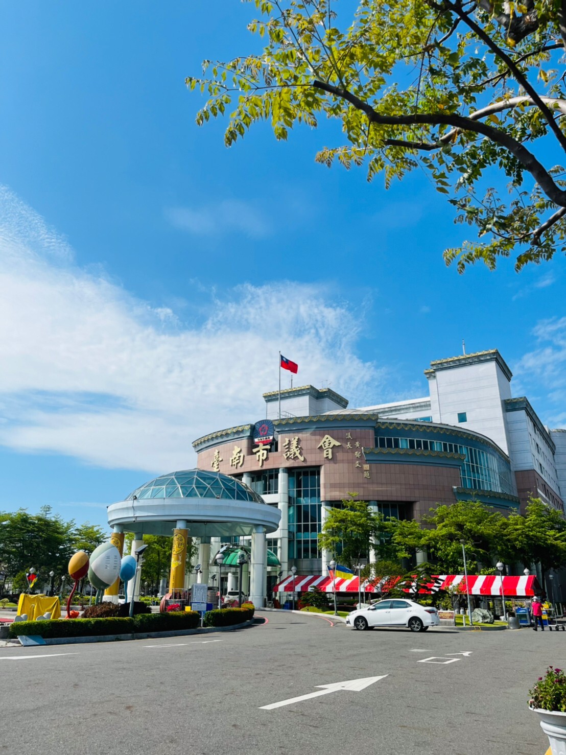 南應大美術系畢業作品南市議會開展 展現學生創意及想像力