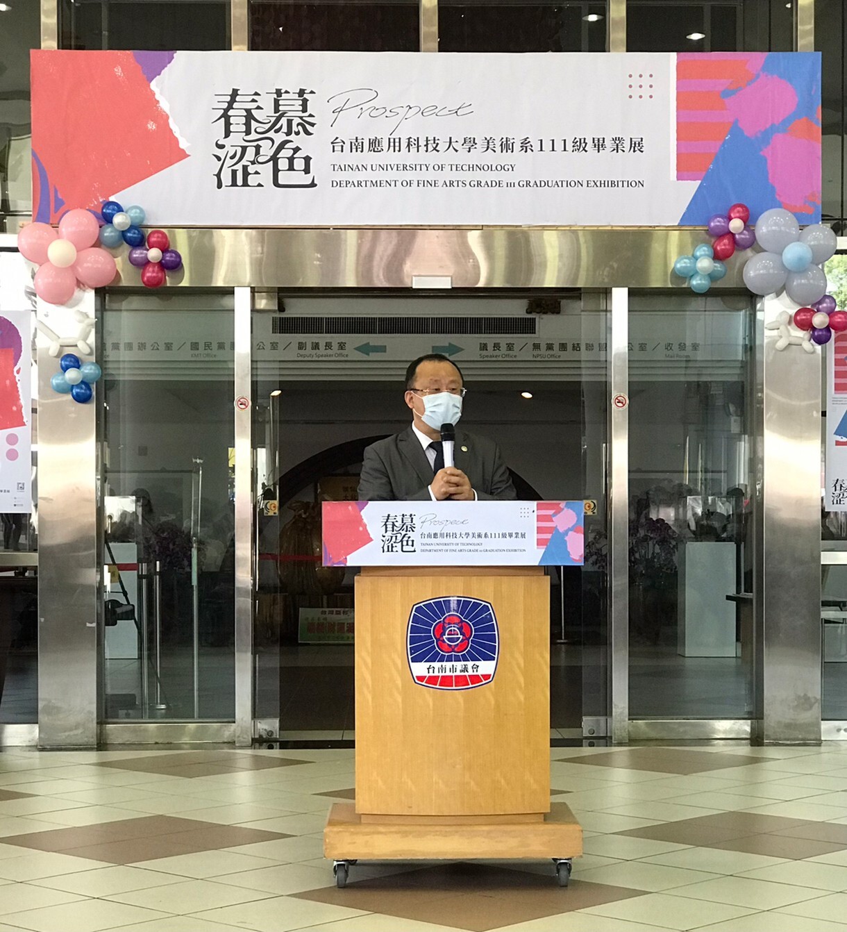 南應大美術系畢業作品南市議會開展 展現學生創意及想像力