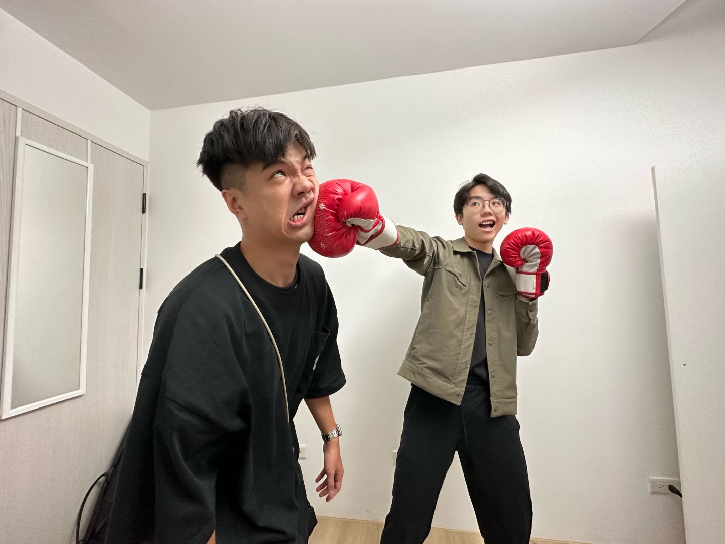 2024.4.26 晚上6：00 南應大美術系林郁廷老師線上訪談陸子淵<六指淵>網紅特效師