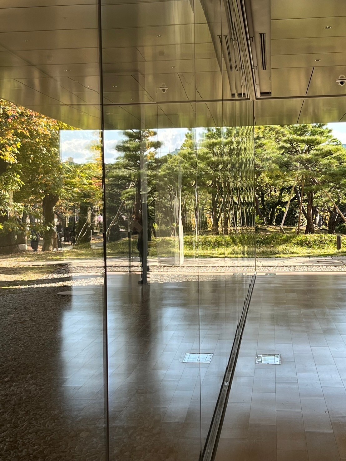 王茹羚在日本的學習活動分享02-大阪成蹊大學的美術デザイン学外演習課程。參觀京都市京セラ美術館的安迪沃荷展覽。